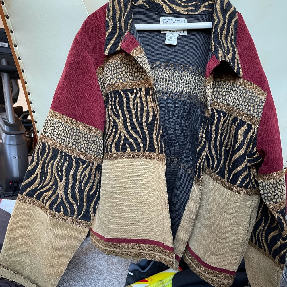 Unique Jacket With Patterned And Solid Colors. - image 1